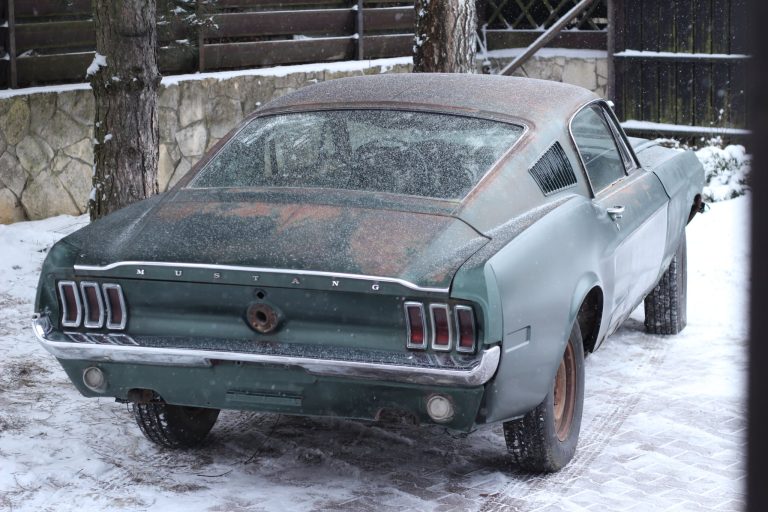 Ten Mustang Fastback 1968 Bullitt kolor bardzo Wam się spodobał
