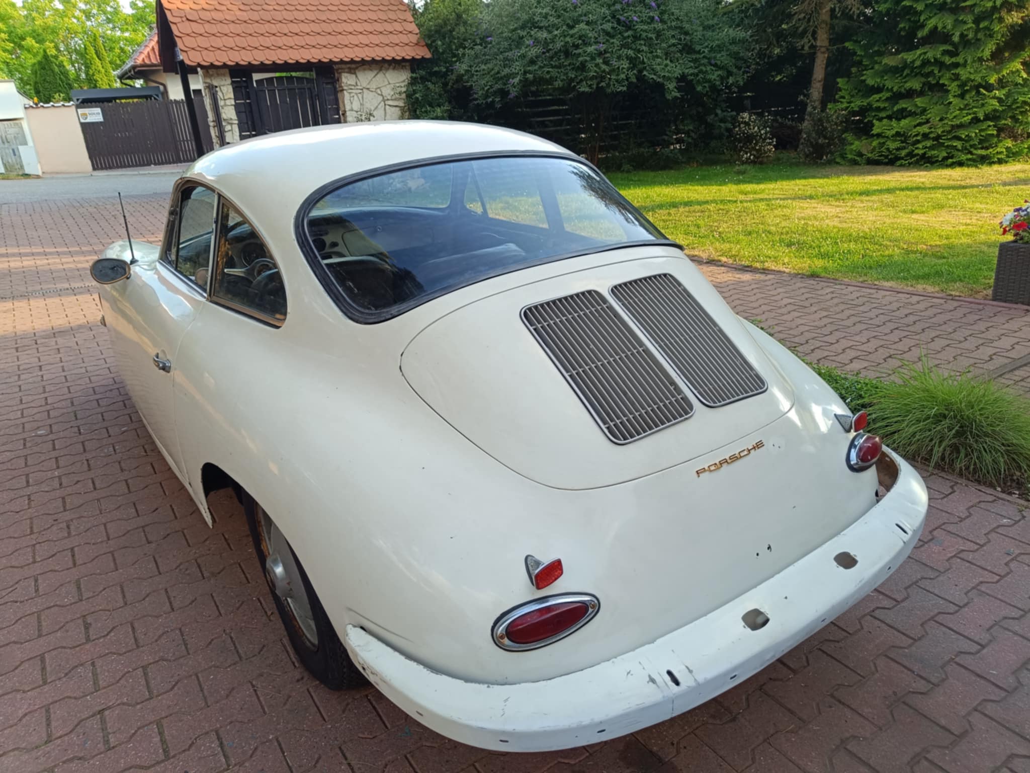 2bda7f3b-df28-46db-a412-9ea8a7a817da